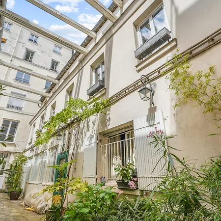 Modern At Le Marais-place Des Vosges By Weekome *