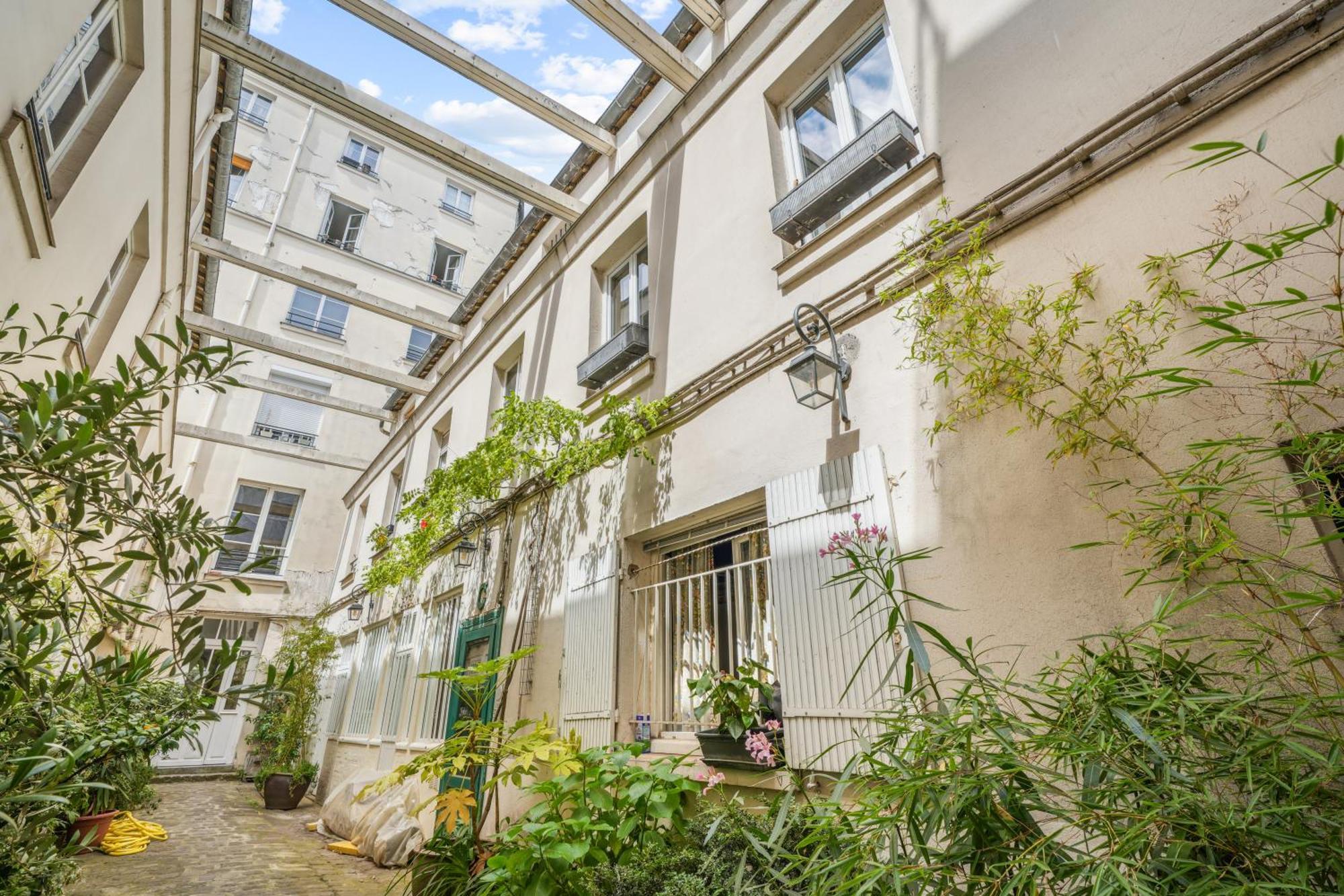 Modern At Le Marais-place Des Vosges By Weekome *